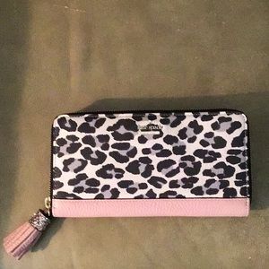 Kate Spade zippered Wallet